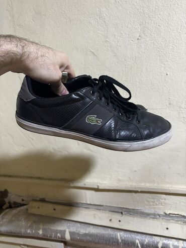 Krasofkalar və idman ayaqqabıları: Orginal Lacoste Keta krassovka 41 olcu sadece arxasinda biraz acilma