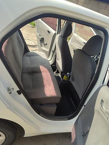 Другие автомобили: Компактный городской хэтчбек белого цвета. Пятидверная компоновка — 7