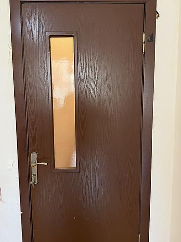 padval qapisi: MDF qapı – şüşə pəncərəli, qəhvəyi rəng - Material: MDF (taxta — 4