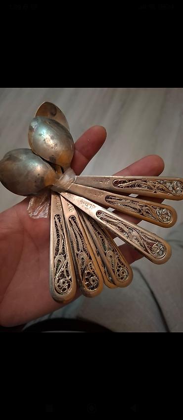 spirtli karton: Qədimi naxışlı stol cihazları dəsti - Material: Gümüşü tonlu metal — 5