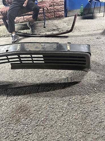 авто фрион: Бампер от w124 оригинал рест с кондером Накладка Отдам даром Может — 2