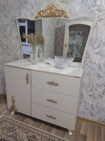 белая мебель в стиле прованс: Klassik üslubda qonaq otağı mebeli dəsti - Rəng: krem/ivori