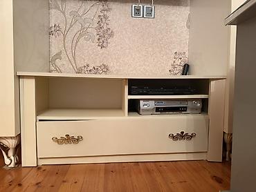 TV altlığı: Klassik üslubda krem rəngli TV/Media konsolu - Material: laminat/MDF — 2