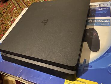 PS4 (Sony PlayStation 4): Продаю Сони Плейстейшн 4 Память 1 терабайт 2 джойстика Кабель HDMI
