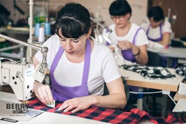 сапоги зимние женские натуральная кожа натуральный мех распродажа: Требуются швеи!!! Цех на Ортосайском рынке, хорошие условия, высокая
