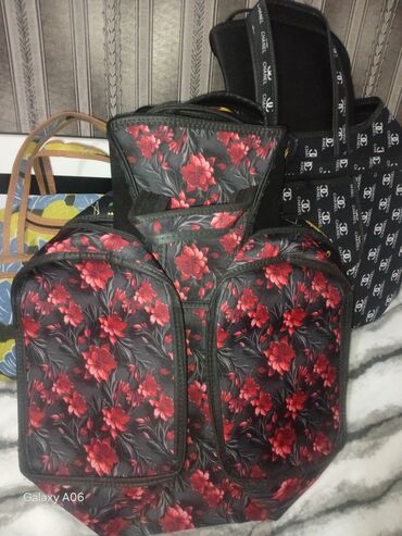 Çamadanlar: Səyahət üçün çanta və çamadan dəsti.Balacalar 10 manatdan 14 manata — 7