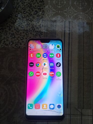 sadə telefonların satışı: HUAWEI p20Lite 64gb ram4 35azn

 ekran çatdı bele isleyir