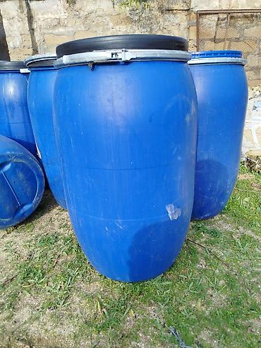 su bockası: Mavi rəngli plastik barellər - Material: qalın divarlı, möhkəm HDPE — 1