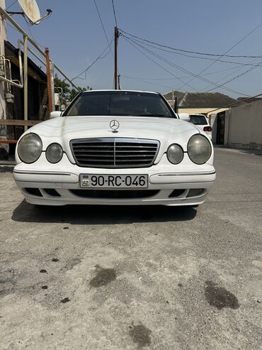 Mercedes-Benz: Mercedes-Benz E 220: 2.2 l | 2000 il Sedan