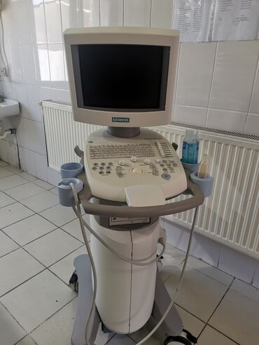 Medicinska oprema: Ultrazvuk sa štampačem dobro očuvan, pogodan za pregled malih kućnih