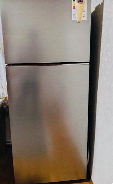 islenmis soyducu: Gümüş rəngli, iki qapılı soyuducu - Üst hissədə dondurucu, aşağıda — 1