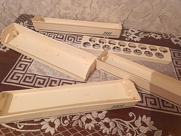 Ovçuluq və balıqçılıq: Soyuducunun qapısında yerləşən polkalarla və yumurtası yumurtası QABI — 4