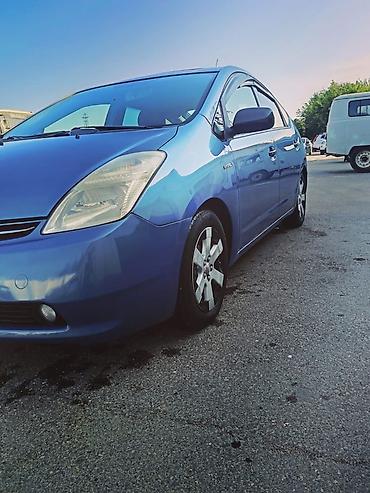 Toyota Prius (2-ci nəsil, liftback), mavi rəng. - Hibrid güc qurğusu