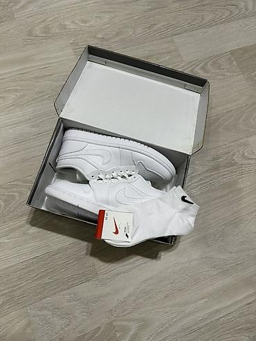 сумка крокс: Мужские кроссовки, 42, Nike, Новый, цвет - Белый, Платная доставка, Самовывоз — 1