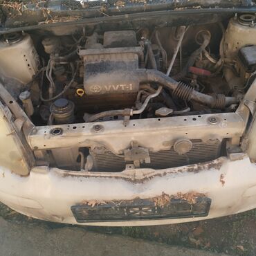 Toyota: Toyota Vitz: 1 л, Автомат, Бензин, Хэтчбэк