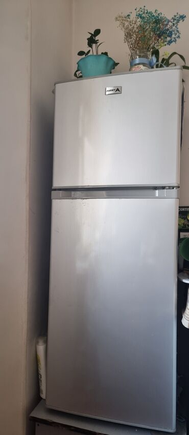 холодильник бу продаю: Холодильник Avest, Б/у, Двухкамерный, De frost (капельный), 50 * 125 * 50