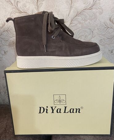 кожанные ботинки: Ботинки Di Ya Lan - Тип: повседневные ботинки-чиксы на шнуровке -