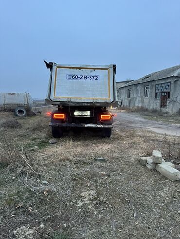 xacmaz masin: MAN markalı, ağ rəngdə olan bu damperli yarımqoşqu yük daşımaq üçün