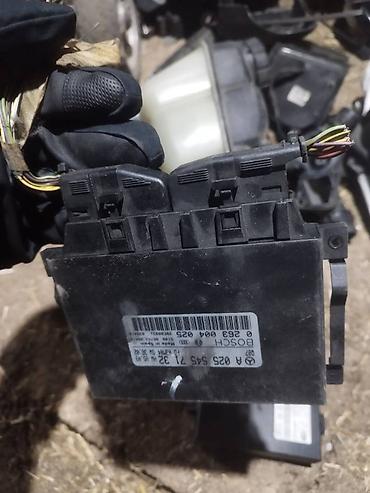 Панели, обшивки: Запчасть на Мерседес 211 Фара простой правая сторона Болоки,рамки — 30