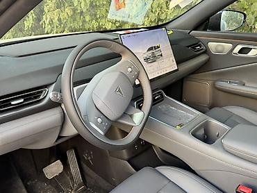 lynk ko: Электромобиль кроссовер (5 дверей), серый металлик. Кузов и — 6