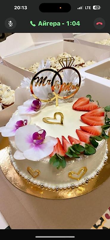 Кондитерские изделия, сладости: Десерты на заказ: капкейки и цифро‑торт. - Капкейки в золотых — 16