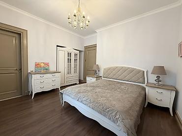 Продажа коттеджей и домов: 5 и более комнат, 198 м², 6 соток, Бишкек, Агентство недвижимости — 13