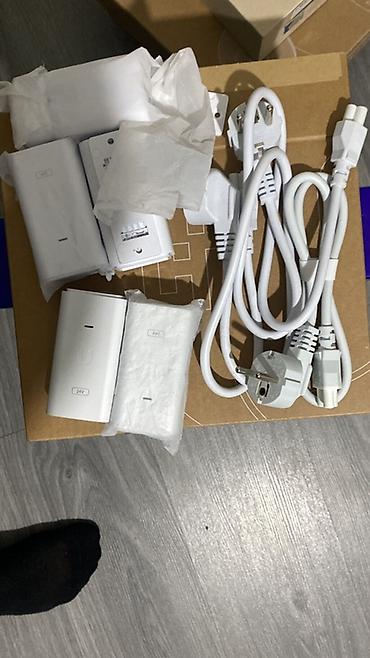 Məhsul: Ubiquiti UniFi aksesuar dəsti və 48V AC/DC adapterlər Tərkibi