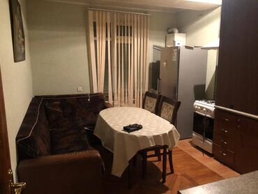 Uzunmüddətli kirayə mənzillər: Bayılda 163 nömrəli məktəbin yanında,4/2-si təmirli,2 otaqlı, Əşyaları — 7