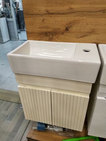 moydadir hamam ucun: Ağ rəngdə, dolablı, keramika materialından hazırlanmış unitaz