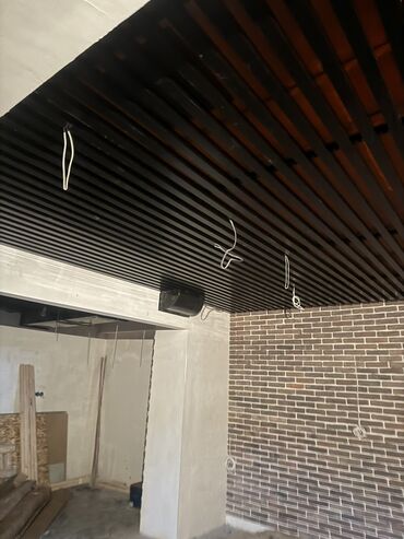 обтяжка потолка: Реечный потолок (кубообразный) Металлический потолок высокого