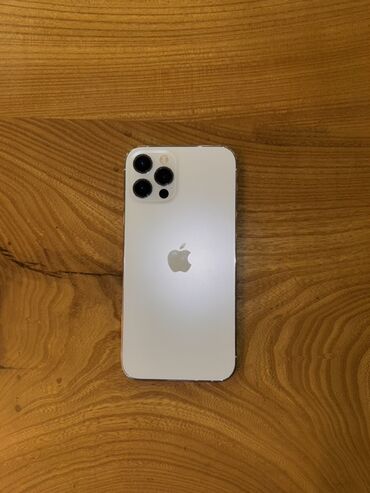 поко 12: IPhone 12 Pro, Б/у, 128 ГБ, Серебристый, Наушники, 78 %