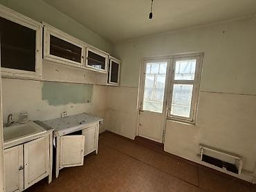 старый толчок квартиры: 3 комнаты, 2 м², 105 серия, 5 этаж, Старый ремонт — 4