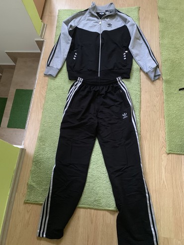 Gornji i donji deo: Adidas, XL (EU 42), Jednobojni, bоја - Crna