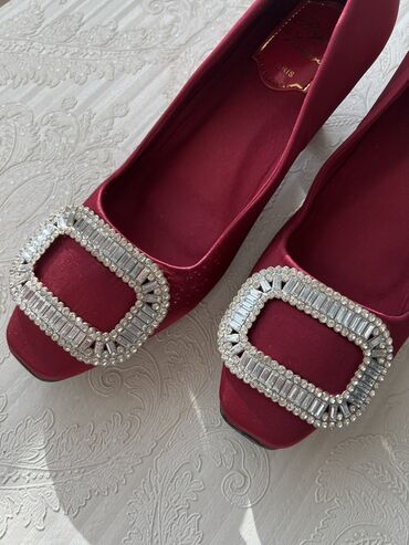женская обувь 38 размер: Туфли 39, цвет - Красный