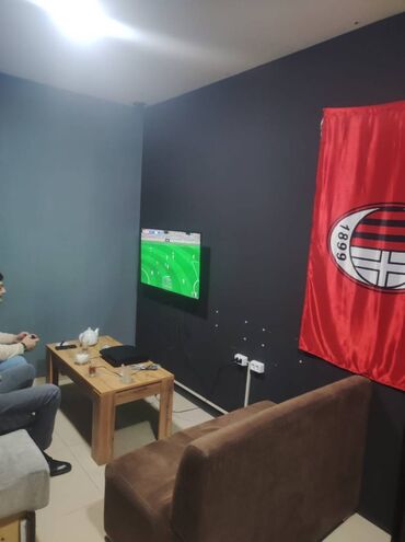 Digər kommersiya daşınmaz əmlakı: Gənclik metrosuna yaxin yerləşən Plestesn ümumi sahəsi 100 kv,m olan — 1