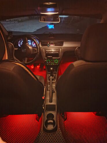 Skoda: Skoda Rapid: 2014 г., 1.4 л, Механика, Бензин, Хэтчбэк — 12