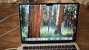 laptop ucuz: Zərif səma mavisi rəngi ilə diqqət çəkən, əla vəziyyətdə MacBook Air — 6