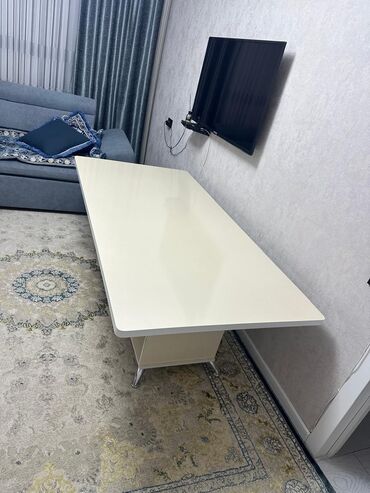 продаю стол и стулья: Раскладной диван, Новый, Тройка