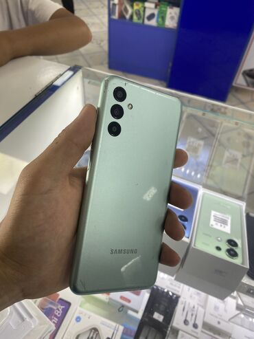 дешевые телефоны бу: Samsung Galaxy M13, Б/у, 128 ГБ, цвет - Зеленый, 2 SIM