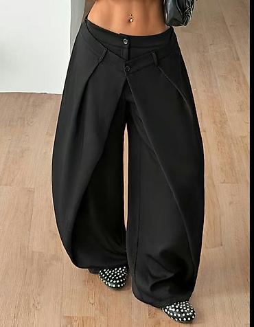 size 6 in eu: Pantalone
Cena 2600
Uni vel.
V20 — 2