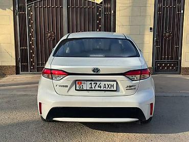 byd e2: Toyota Corolla: 2021 г., 1.8 л, Вариатор, Гибрид, Седан — 3