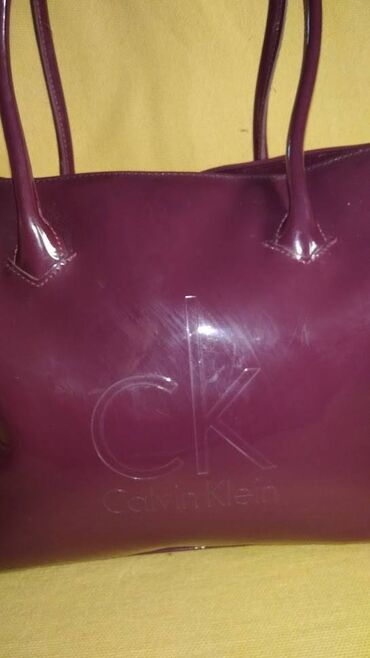 Torbe: Calvin Klein bordo lakovana torba Prelepa lakovana torba Calvin Klein — 9