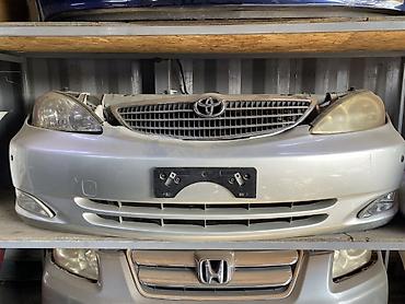 Передняя часть кузова Toyota в сборе: бампер, решётка радиатора, фары