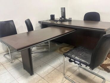 Təmir və tikinti: Müdir üçün, Künc masa