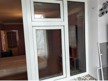 Uzunmüddətli kirayə mənzillər: Komidin: Kiçik ölçülü, bir neçə çekmecəli. - Radiator: Divara — 5