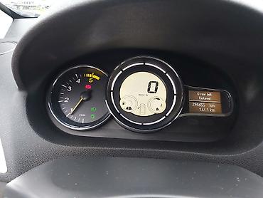 Renault: Renault Mégane III, 5-vrata hečbek, srebrna boja. - Motor: dizel — 12