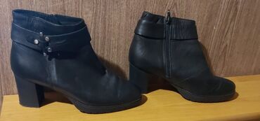 обувь из европы: Ботинки и ботильоны 38, цвет - Черный