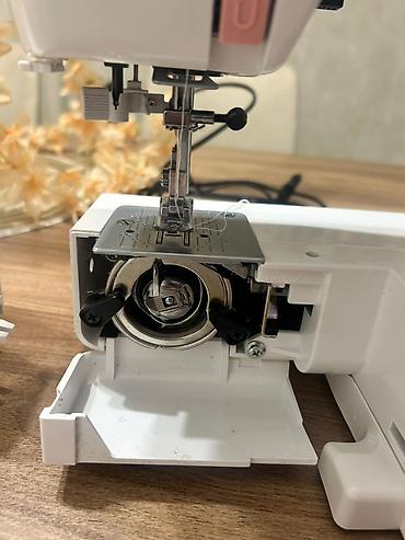 Tikiş maşınları: Yeni alinib sadece artiq derzilik senetini istemediyim ucun satiram — 2