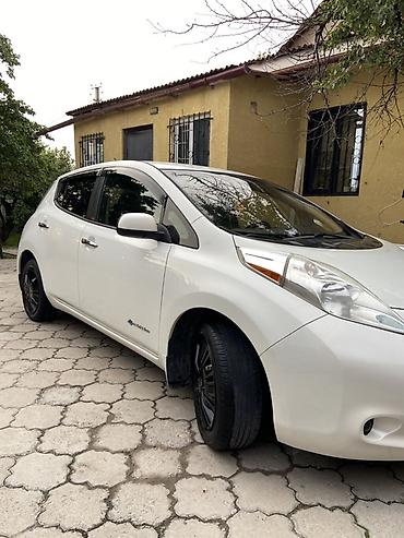 Продажа авто: Nissan Leaf: 2014 г., 0.1 л, Автомат, Электромобиль, Хэтчбэк — 6