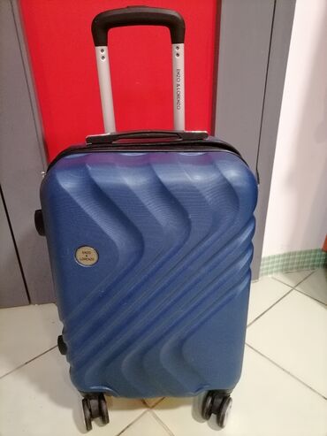 kratka bunda od nerca: Kofer manji tvrdi na 4 točkića oko 55 /35/20 ispravan dobar u plavoj